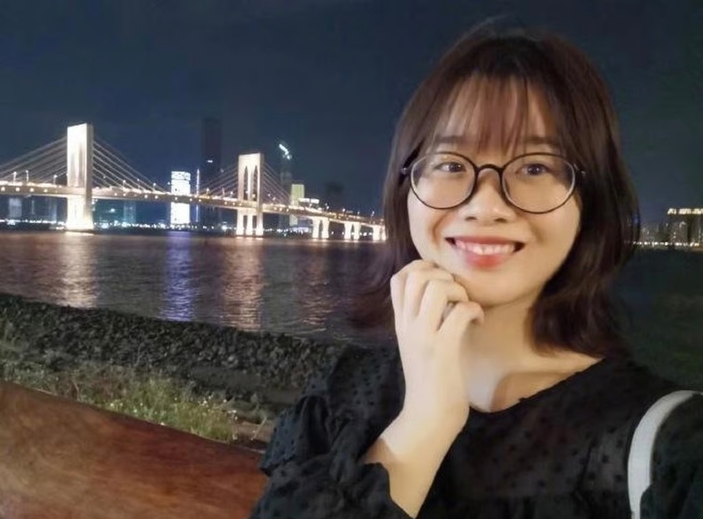 罗福莉人物照片