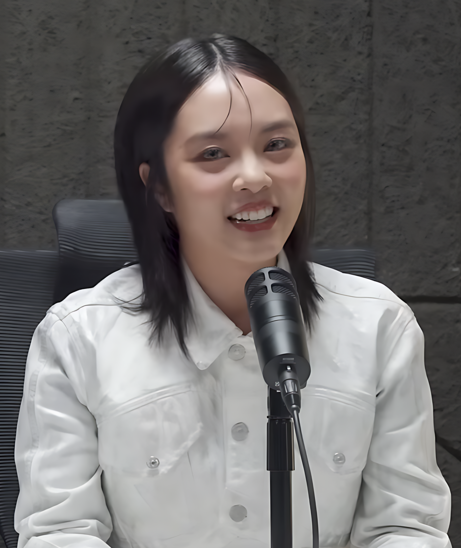 黄暄婷人物照片