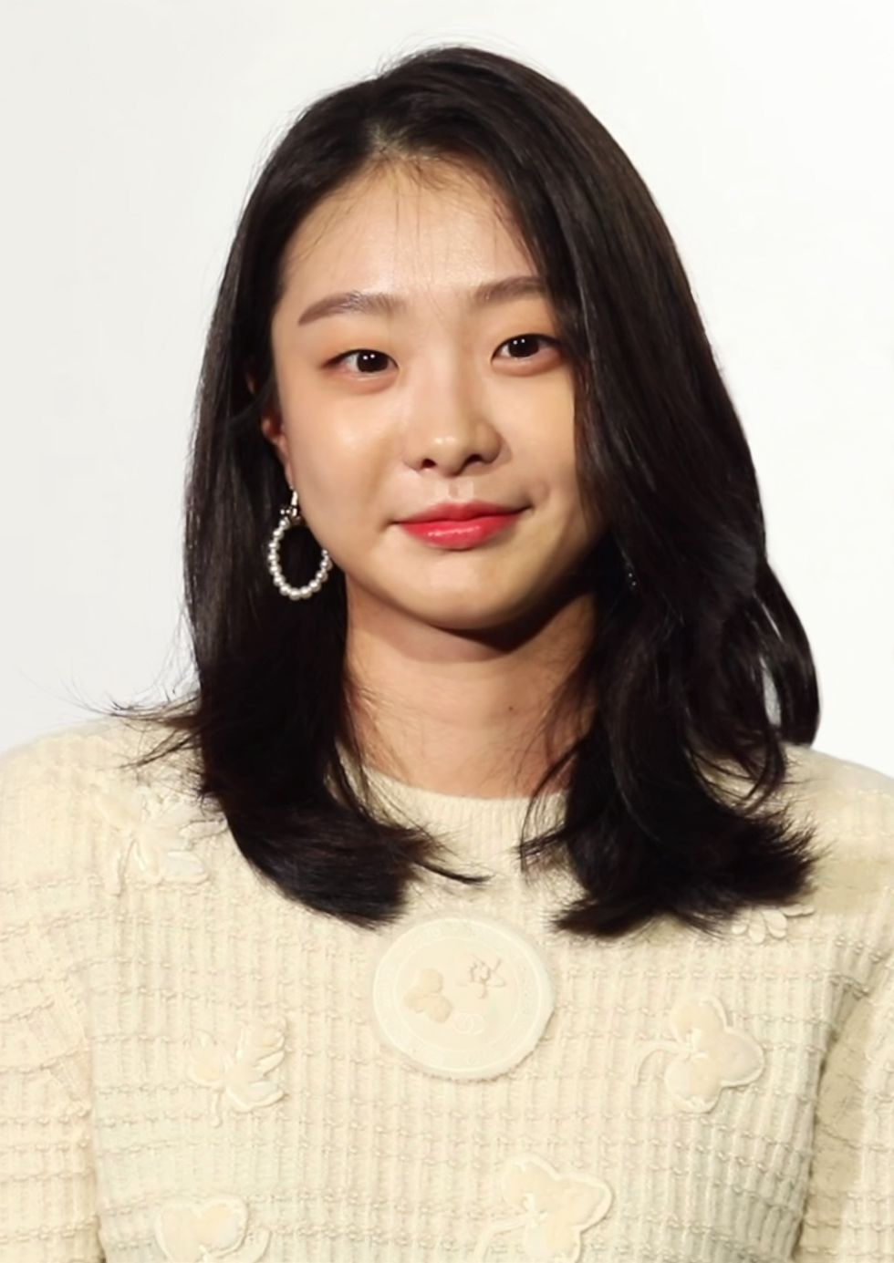 金多美人物照片