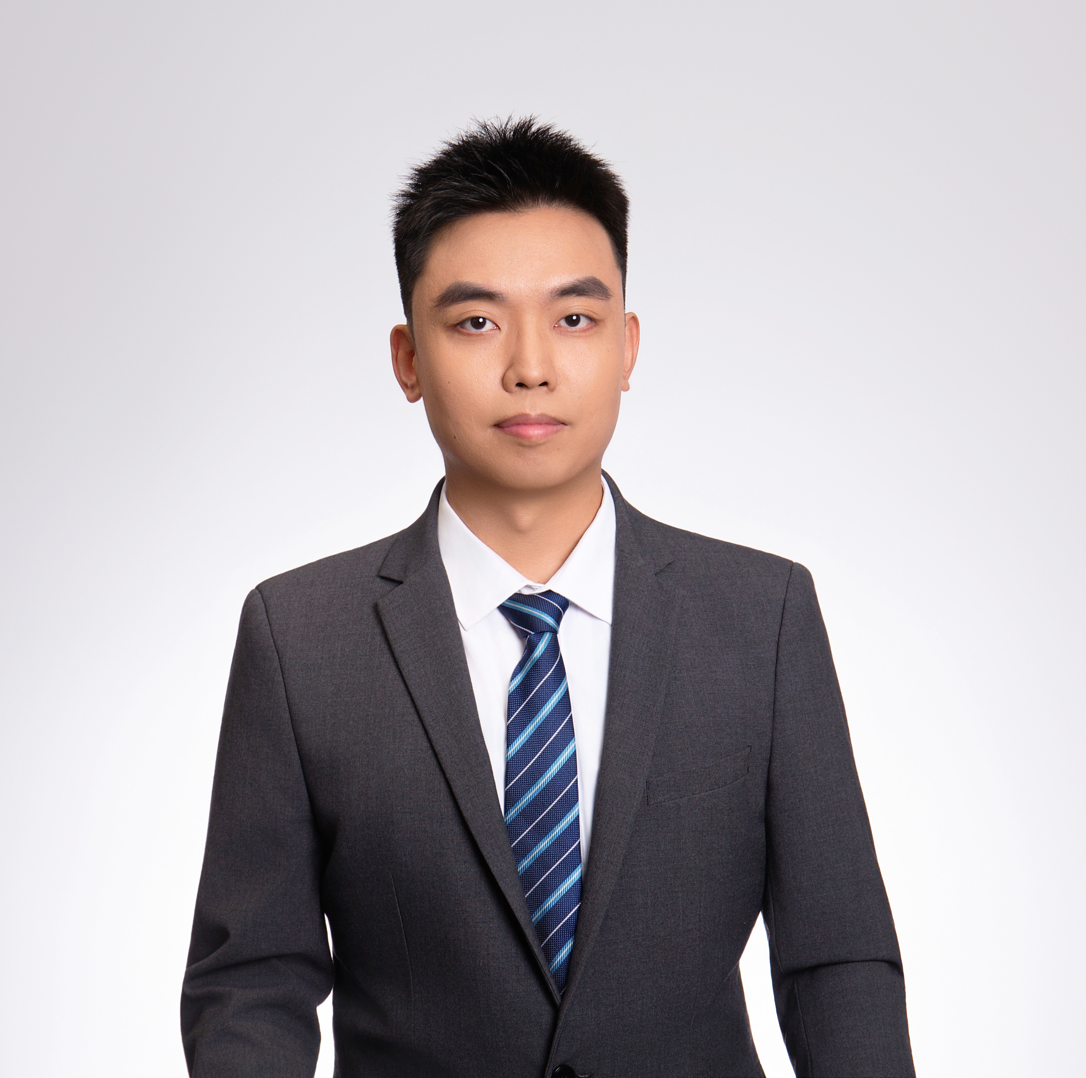 李一鸣人物照片