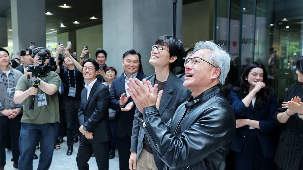 Naver创始人李海珍与英伟达首席执行官黄仁勋在Naver 1784办公楼活动现场