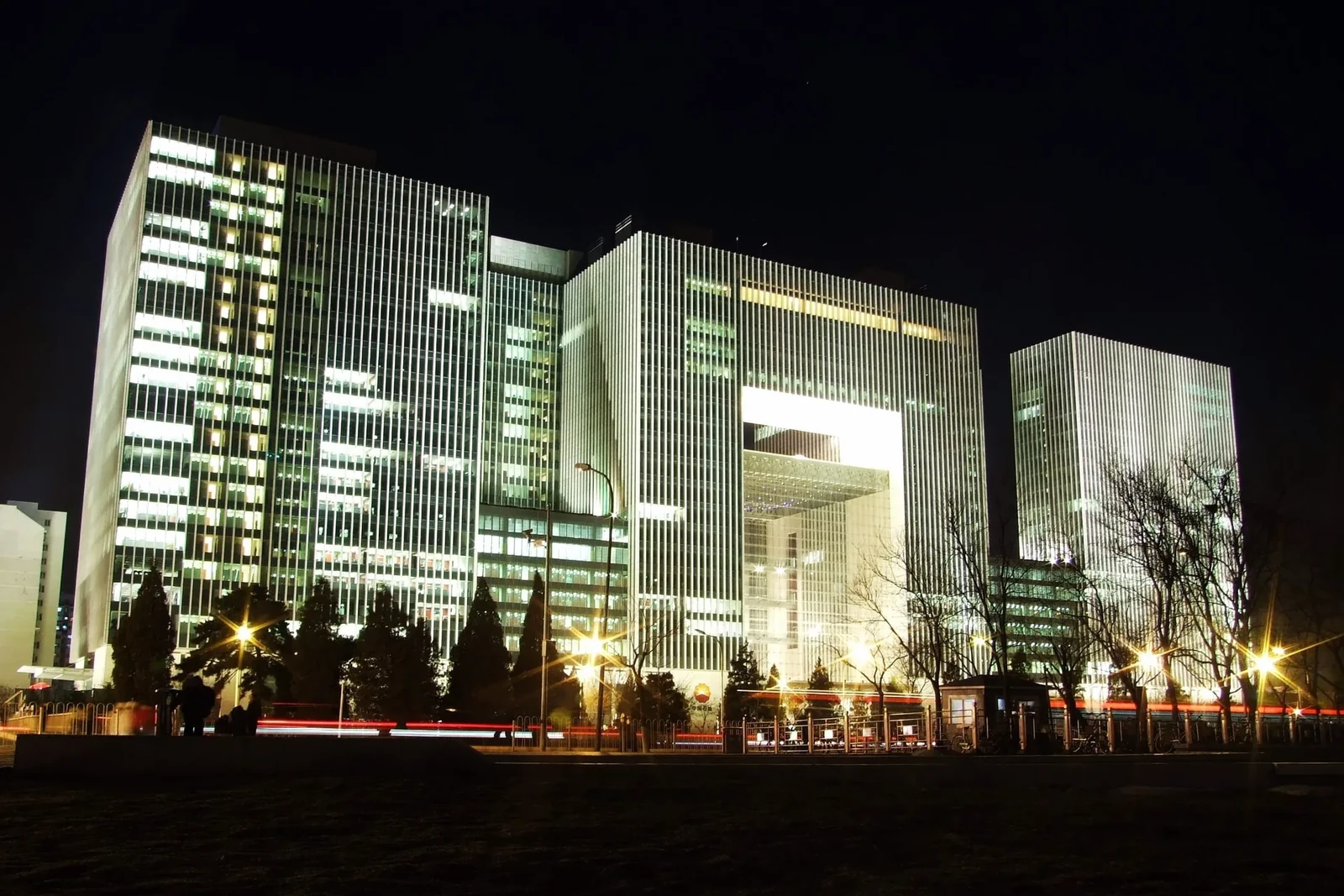 中国石油北京总部实景。摄影：Charlie Fong / Wikimedia Commons（CC BY-SA 4.0）