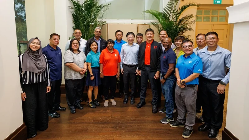 新加坡总理黄循财与Ng Chee Meng及NTUC中央委员会成员合影