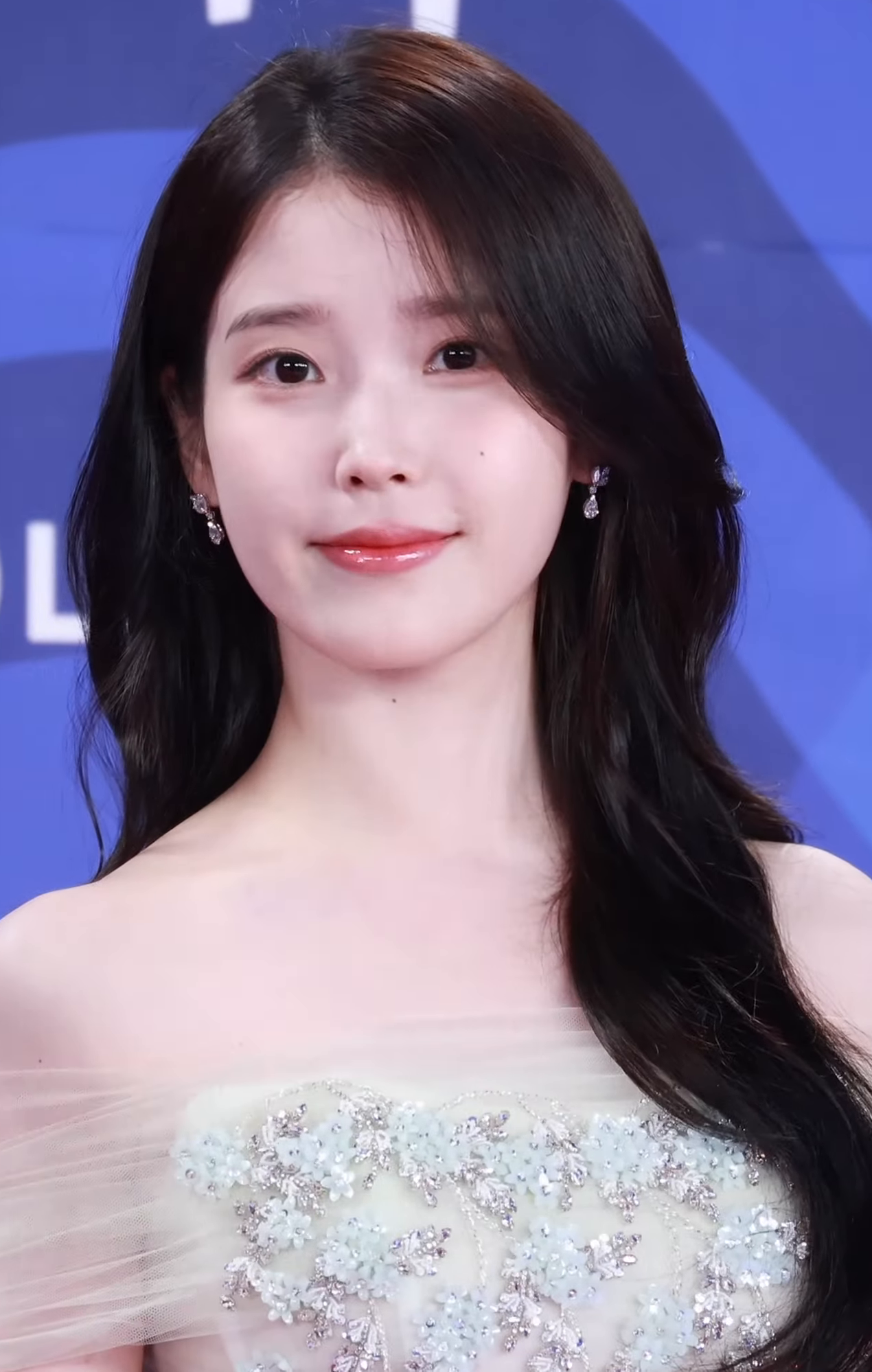 IU 的《影响亚洲》领导简介的编辑图片