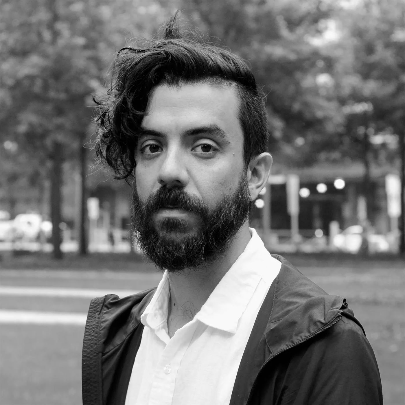 Kaveh Akbar《影响亚洲》领导力档案的编辑配图