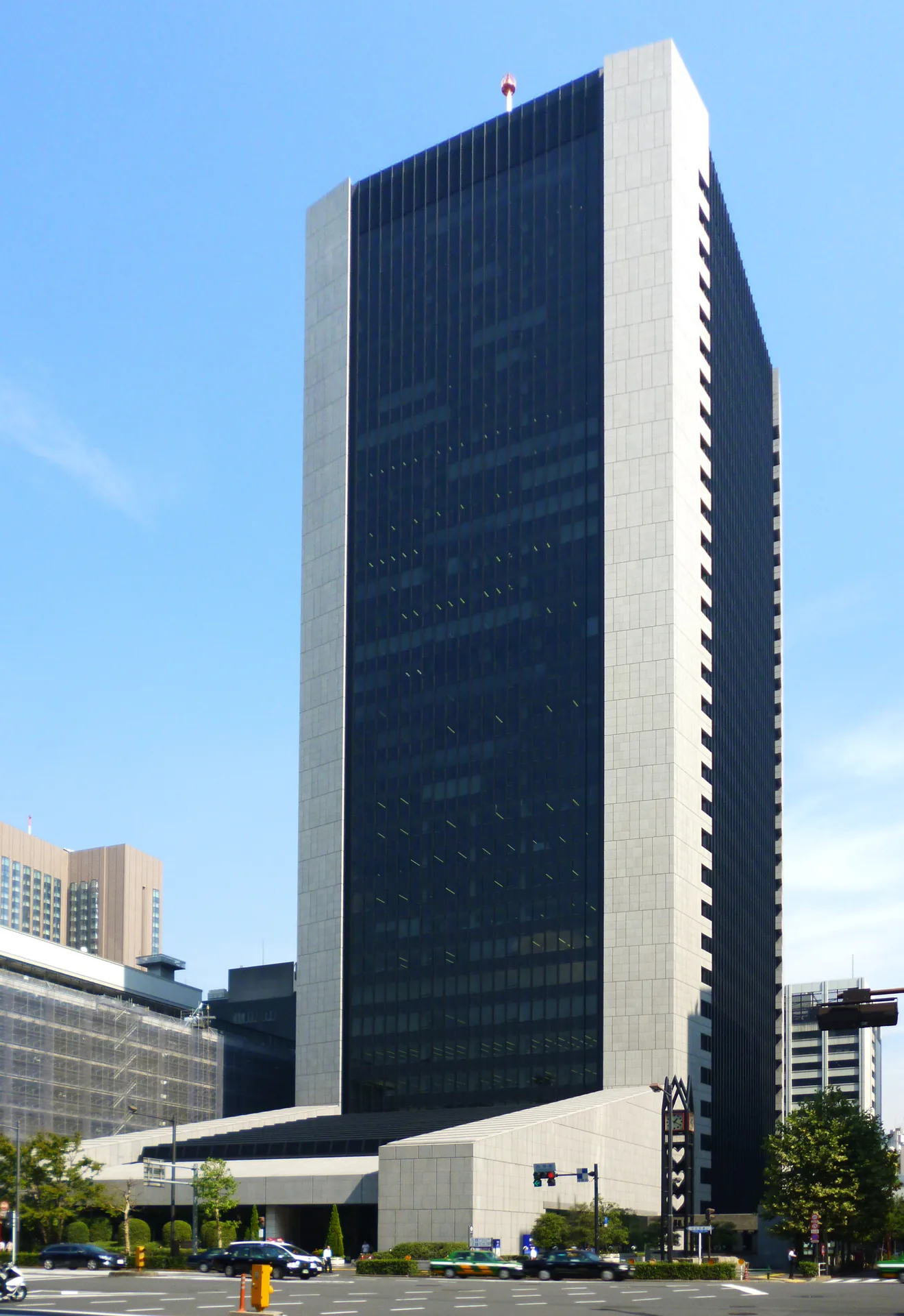 瑞穗银行东京总部实景。摄影：EXECUTOR / Wikimedia Commons（公有领域）