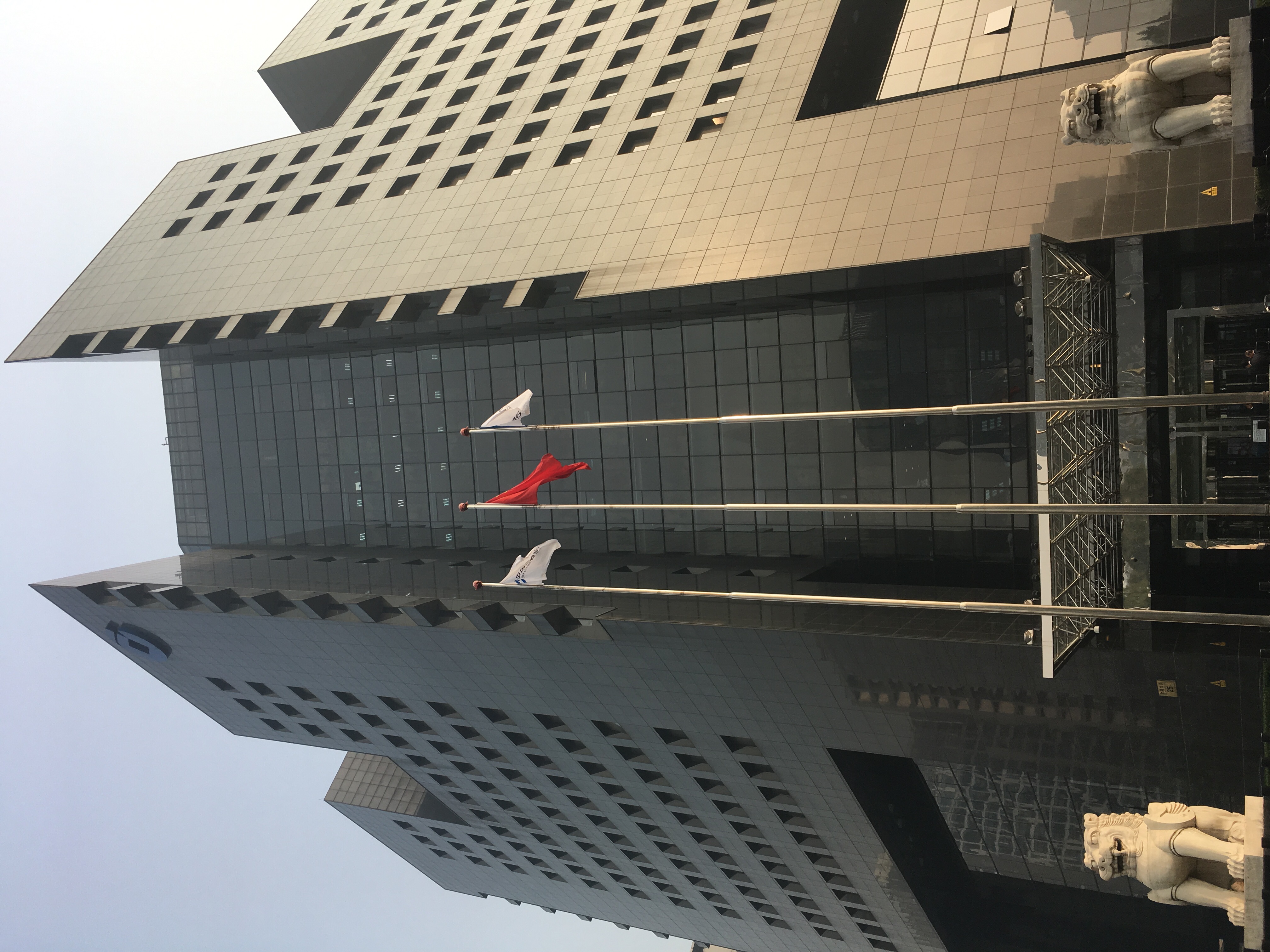 中国建设银行北京总部大楼实景。摄影：Max12Max / Wikimedia Commons（CC BY-SA 4.0）